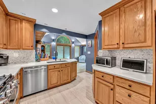 45 Florence Dr, Scott Township, PA 15220 - Photo 14