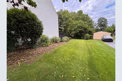 10232 Lavonne Dr, North Huntingdon, PA 15642 - Photo 10