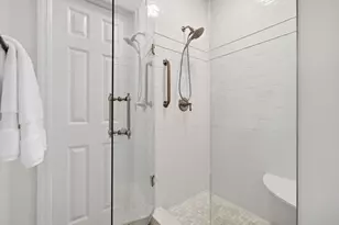 577 E Vanderbilt Dr, Adams Township, PA 16046 - Photo 8