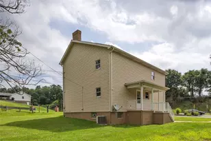 690 Lakeview Dr, South Strabane, PA 15301 - Photo 4