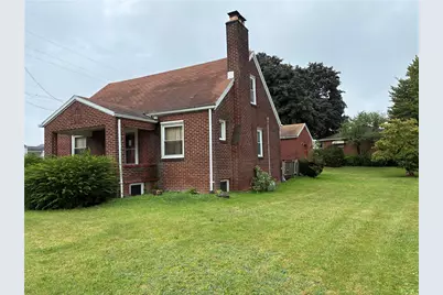 504 Indiana Ave, Farrell, PA 16121 - Photo 2