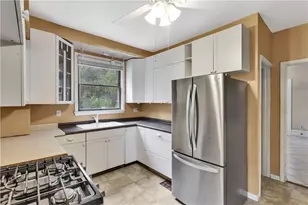 1262 Hancock Ave, Vandergrift, PA 15690 - Photo 14