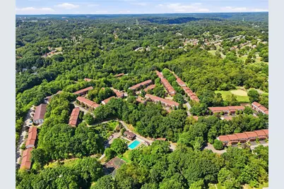 313 Woodbridge Drive, Ross Twp, PA 15237 - Photo 4