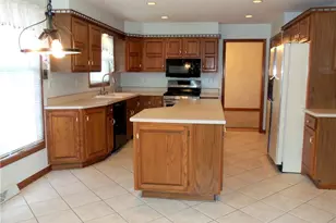 126 Surrey Dr, North Strabane, PA 15317 - Photo 4