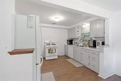 225 Bernardi Dr, Pittsburgh, PA 15214 - Photo 10
