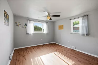225 Bernardi Dr, Pittsburgh, PA 15214 - Photo 14