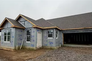 142 Independence Dr, Jefferson Township, PA 16023 - Photo 2