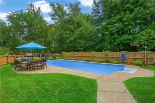 2425 Clearview Dr, Pittsburgh, PA 15116 - Photo 4