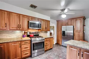 2425 Clearview Dr, Pittsburgh, PA 15116 - Photo 24