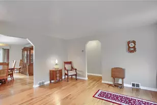 2425 Clearview Dr, Pittsburgh, PA 15116 - Photo 18