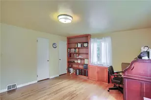 2425 Clearview Dr, Pittsburgh, PA 15116 - Photo 32