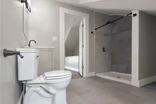 49 Holt St, Pittsburgh, PA 15203 - Photo 10