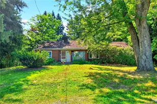 142 Franklin Ave, Center Township, PA 15061 - Photo 1