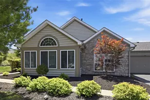 1737 Heather Heights Dr, Moon/Crescent Twp, PA 15046 - Photo 2