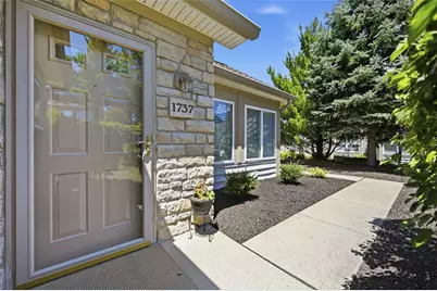 1737 Heather Heights Dr, Moon/Crescent Twp, PA 15046 - Photo 4