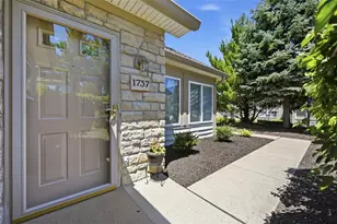 1737 Heather Heights Dr, Moon/Crescent Twp, PA 15046 - Photo 4