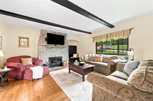 1134 Greenridge Ln, Green Tree, PA 15220 - Photo 8