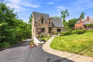 1134 Greenridge Ln, Green Tree, PA 15220 - Photo 2