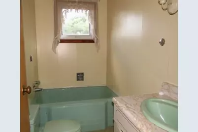 2345 Locust St, South Greensburg Boro, PA 15601 - Photo 8