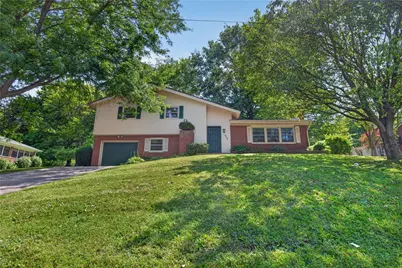 800 Chateau Dr, Franklin Township, PA 16117 - Photo 1