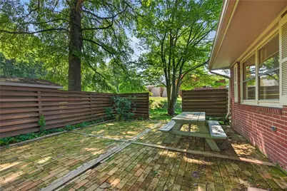 800 Chateau Dr, Franklin Township, PA 16117 - Photo 6