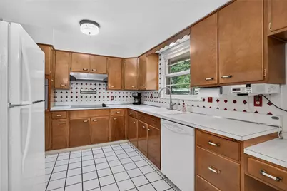 800 Chateau Dr, Franklin Township, PA 16117 - Photo 18
