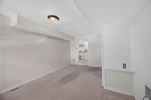 800 Chateau Dr, Franklin Township, PA 16117 - Photo 30