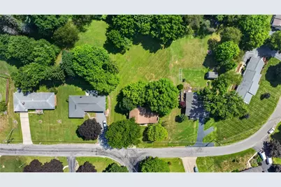 800 Chateau Dr, Franklin Township, PA 16117 - Photo 40