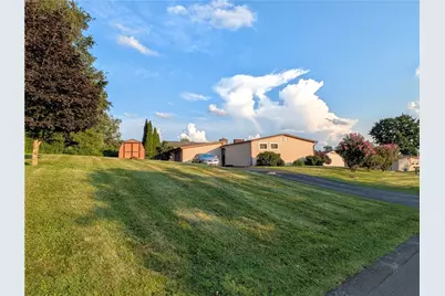 35 Janyce, Hempfield Township, PA 15601 - Photo 2