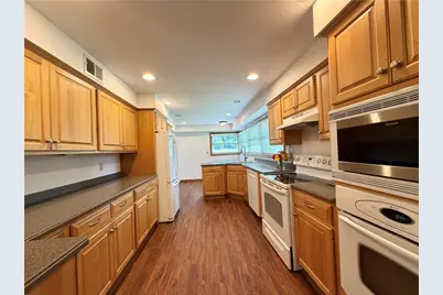 215 E Maitland Lane, Neshannock Township, PA 16105 - Photo 10