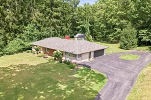 215 E Maitland Ln, Neshannock Township, PA 16105 - Photo 4