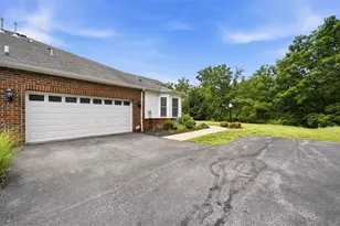 2403 Eloquent Ln, Adams Township, PA 16059 - Photo 4