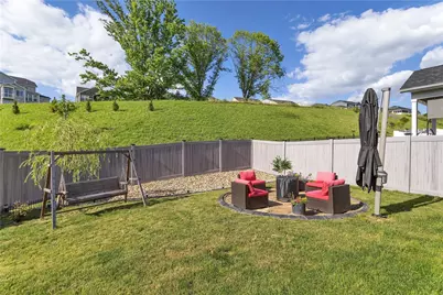1048 Honey Locust Dr, Jeannette, PA 15644 - Photo 34