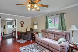700 Smiley St, Ellwood City, PA 16117 - Photo 14