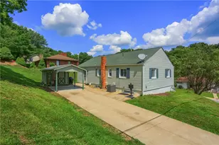 700 Smiley St, Ellwood City, PA 16117 - Photo 4