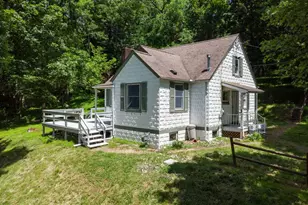 383 Lakeview Dr, South Strabane, PA 15301 - Photo 2