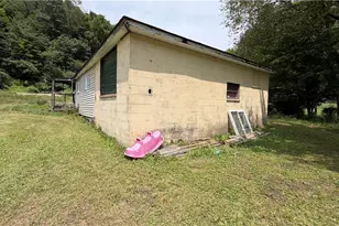 107 Kelly Station Rd, Ford City Boro, PA 16226 - Photo 8