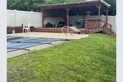 749 Harden Dr, Ross Twp, PA 15229 - Photo 8