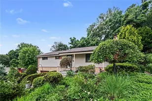 405 Peters Dr, Pittsburgh, PA 15116 - Photo 2