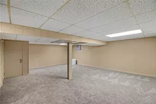 405 Peters Dr, Pittsburgh, PA 15116 - Photo 32