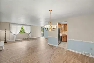 405 Peters Dr, Pittsburgh, PA 15116 - Photo 10