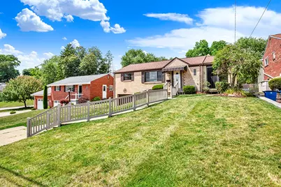 492 Lois Dr, Pittsburgh, PA 15236 - Photo 36
