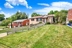 492 Lois Dr, Pittsburgh, PA 15236 - Photo 36