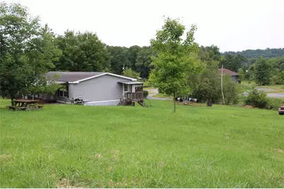 403 Park Dr, Burrel-Blacklick, PA 15717 - Photo 2