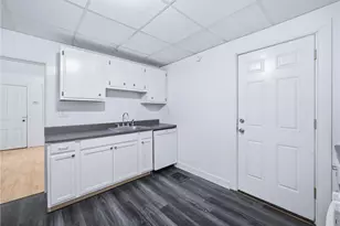 1016 Hamilton Ave, Farrell, PA 16121 - Photo 12