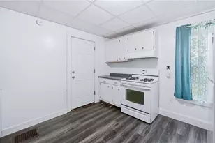 1016 Hamilton Ave, Farrell, PA 16121 - Photo 14