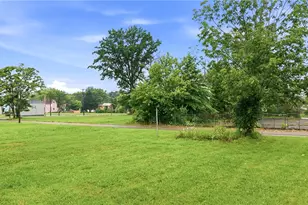 1016 Hamilton Ave, Farrell, PA 16121 - Photo 4
