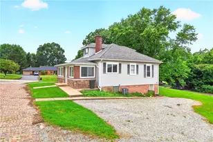 1365 Mt Pleasant Rd, Hempfield Township, PA 15601 - Photo 10