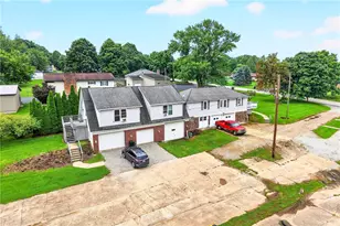 1365 Mt Pleasant Rd, Hempfield Township, PA 15601 - Photo 4