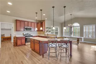 213 Windham Ln, Adams Township, PA 16046 - Photo 4